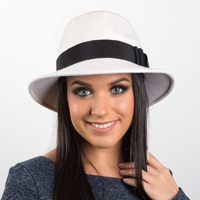 белый, шляпа с полями, стильная шляпа, классическая шляпа, мужская белая шляпа, фетровая шляпа, шляпа из фетра, белая женская шляпа, осенняя шляпа, зимняя шляпа, осенняя шляпа, изготовление шляп, элегантная шляпа, шляпная мастерская, купить шляпу в Питере, купить шляпу спб, Анна Андриенко, купить шляпу в Москве, пошив шляп, купить белую шляпу, белая шляпа с лентой