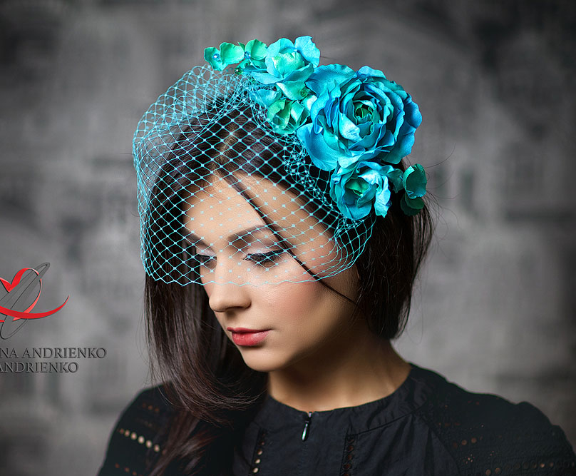 шляпка, вуалетка, вечерняя шляпка, вечерняя вуалетка, шляпка с цветами, вуалетка с цветами, ручная работа, Анна Андриенко, Цветы из шелка, розы, бирюза, бирюзовая шляпка, бирюзовая вуалетка, шляпка для скачек, вуалетка для скачек, вуалетка для праздника, Шляпка для праздника, вуалетка для фотосессии, шляпка для фотосессии