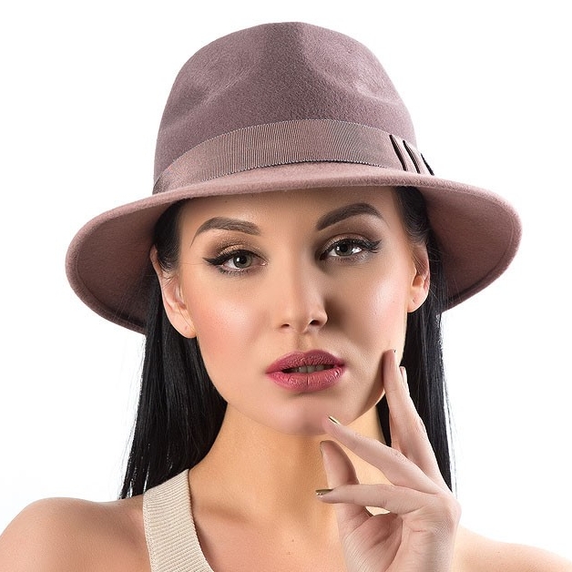 купить пудровую фетровую шляпу, купить двухцветную шляпу, нейтральная шляпа, купить шляпу федора, купить шляпу в Москве, купить шляпу в Питере, дизайнерская шляпа, весенняя шляпа, шляпа к пальто, Анна Андриенко