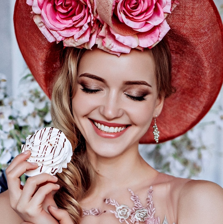 купить розовую широкополую шляпу для скачек, купить вечернюю шляпу в москве, купить шляпу с большими полями в питере, дизайнерская шляпа, Анна Андриенко, шляпа для свадьбы, шляпа для фотосессии, светская шляпа, статусная шляпа, летняя шляпа