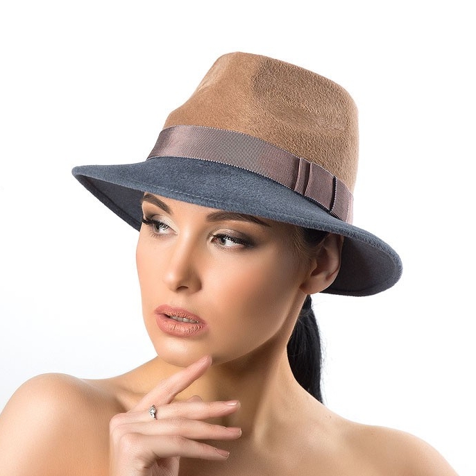 шляпы велюровые женские, купить велюровую шляпу, женские велюровые шляпы интернет магазин, купить шляпы женские из велюра,купить двухзцветную шляпу, купить осеннюю шляпу, купить весеннюю шляпу, купить шляпу из велюра в Питере, купить велюровую шляпу в Москве, зелено-коричневая двухцветная шляпа, купить дизайнерскую шляпу, Анна Андриенко