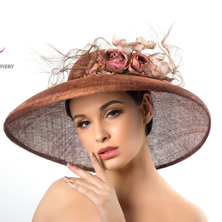 купить шляпку для скачек, королевские скачки, дресс-код на скачки, широкополая шляпа, купить шляпу с большими полями из синамей, купить коричневую шляпку, дизайнерская шляпка Анна Андриенко, шляпка для свадьбы, шляпка для праздника, купить шляпку в Москве, купить шляпку в Питере