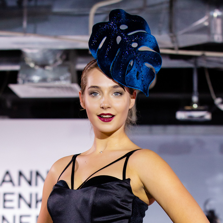 Дизайнерская шляпка от Анны Андриенко, эксклюзивная шляпка ручной работы, шляпка для скачек, эксклюзивная вечерняя шляпка, головные уборы Анны Андриенко