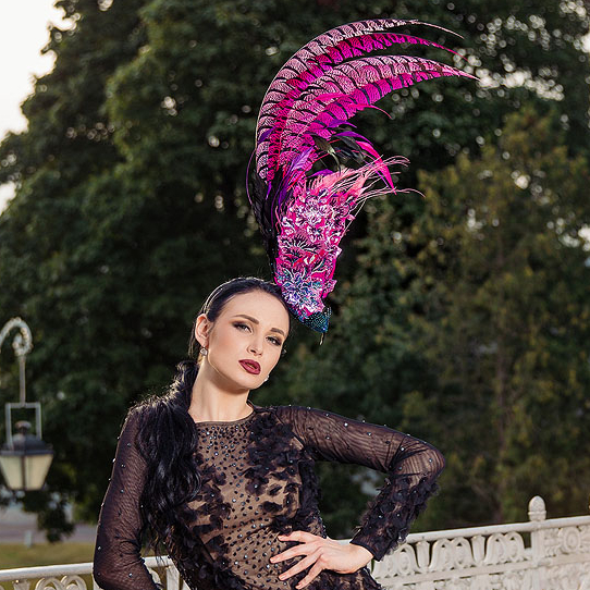 шляпа в виде птицы, розовая шляпка для скачек, купить шляпку для фотосессии москва, необычная шляпка, купить шляпку для скачек лиловую в питере, дизайнерская шляпка Анна Андриенко