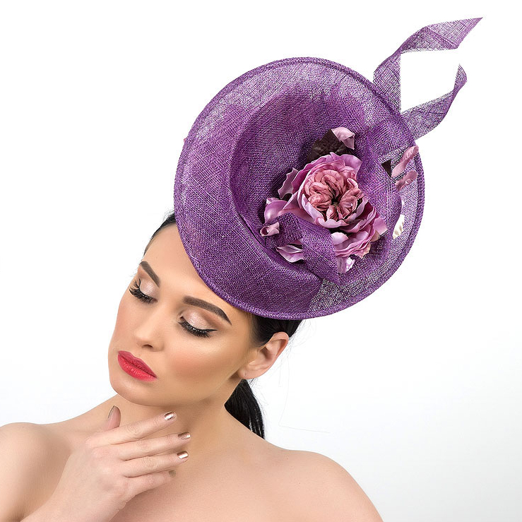 сиреневая дизайнерская шляпка для скачек с цветами, купить шляпку в Москве, купить лиловую шляпку в Питере, статусная шляпка, шляпка для фотосессии, вечерняя шляпка, дизайнерская шляпка, Анна Андриенко