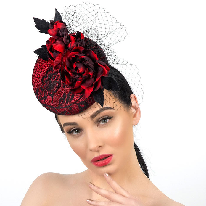 купить красную шляпку для скачек, красная женская шляпка с вуалью, купить вечернюю шляпку в Москве, купить шляпку для фотосессии в питере, красная шляпка с вуалью, шляпка с цветами, шляпка для показа, статусная шляпка, шляпка для праздника, красная дизайнерская шляпка, Анна Андриенко