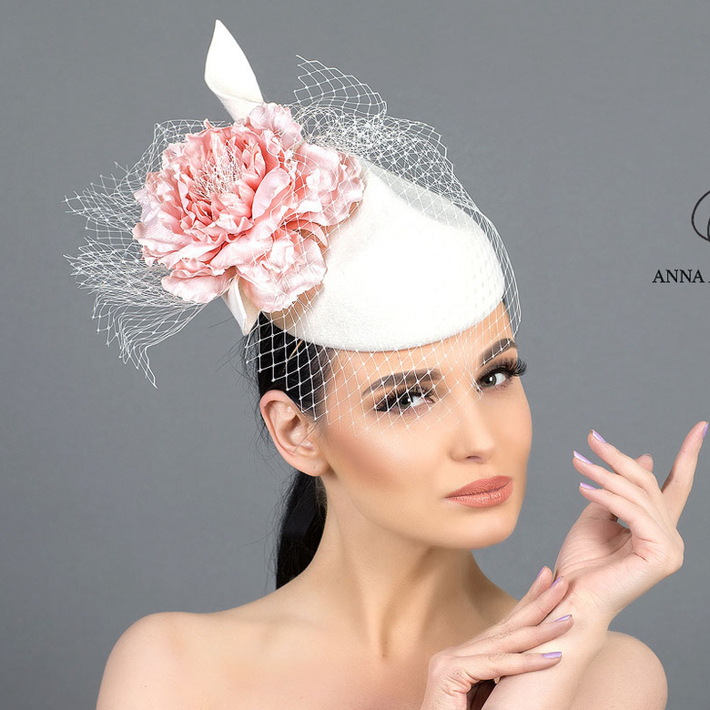 купить белую шляпку +с вуалью, шляпка +для скачек, женские шляпки спб, дизайнерские шляпки Анна Андриенко, свадебные шляпки вуалетки, шляпки питер, вечерние шляпки купить +в москве