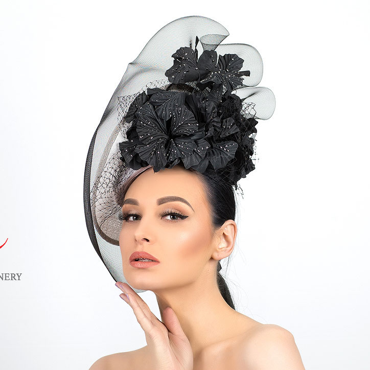 шляпка для скачек, вечерние шляпки купить +в москве, белая свадебная шляпка с цветами, свадебные шляпки +для невесты, купить белую шляпку +с вуалью, шляпки вечерние спб,  шляпки женские купить +в москве дизайнерские, красивые шляпки Анна Андриенко, купить черную шляпку с вуалью