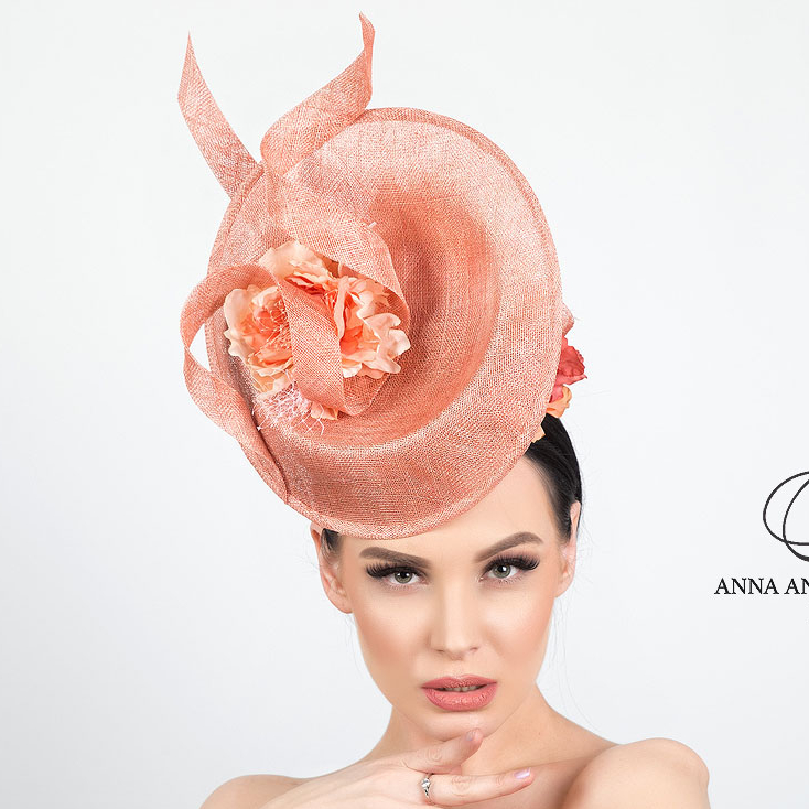 персиковая дизайнерская шляпка для скачек с цветами, купить шляпку в Москве, купить оранжевую шляпку в Питере, статусная шляпка, шляпка для фотосессии, вечерняя шляпка, дизайнерская шляпка, Анна Андриенко
