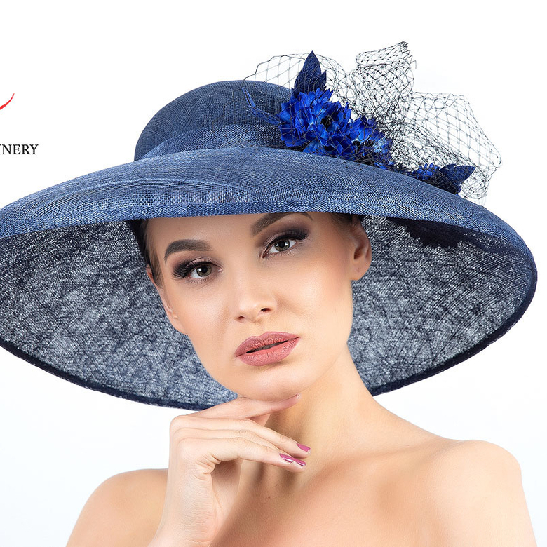 купить синюю женскую шляпку с широкими полями, синяя шляпка для скачек, купить шляпку в Москве, купить шляпку в питере, дизайнерская шляпка Анна Андриенко, шляпка из синамей, купи дорогую шляпку , летняя шляпка