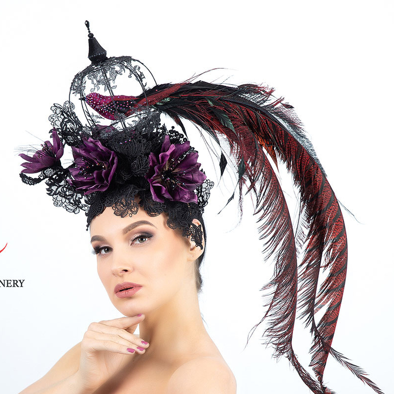 шляпа в виде птицы, бордовая шляпка для скачек, купить шляпку дя фотосессии москва, необычная шляпка, купить шляпку для скачек бордовую в пирере, дизайнерская шляпка Анна Андриенко