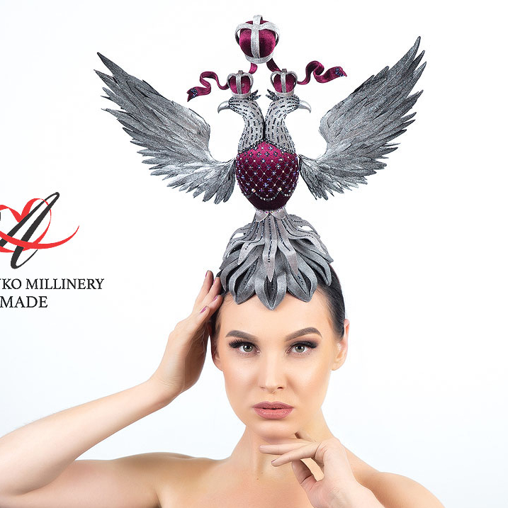 Эксклюзивная дизайнерская шляпка для скачек в виде яйца Фаберже