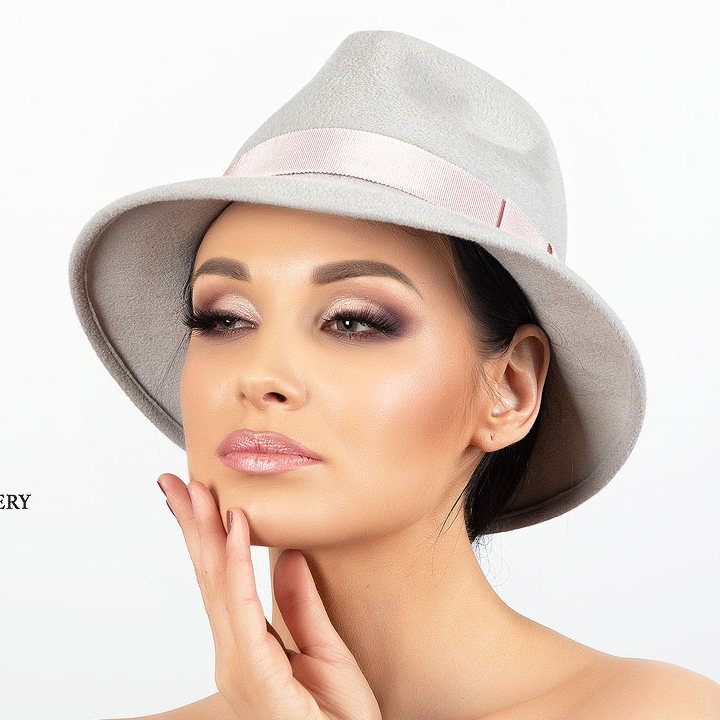 Женская шляпа Федора из велюра , серая женская шляпка, дизайнерские головные уборы Анна Андриенко