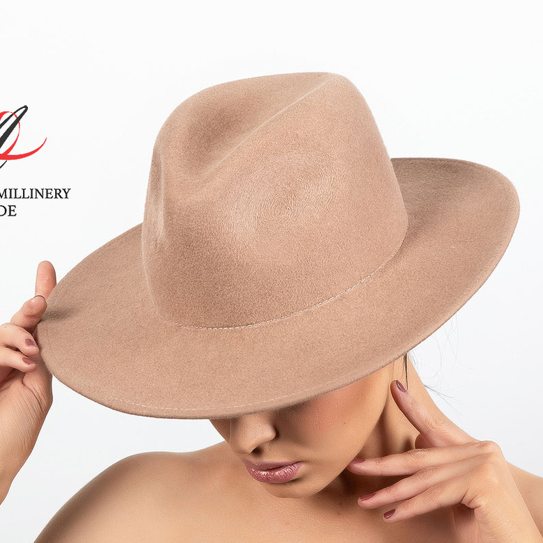 Женская фетровая шляпа Федора бежевая , дизайнерские головные уборы Анна Андриенко