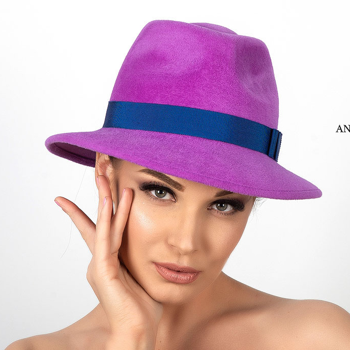 Женская шляпа Федора из велюра Пурпурная фиалка, осенняя шляпа купить в москве, дизайнерский головной убор Анна Андриенко
