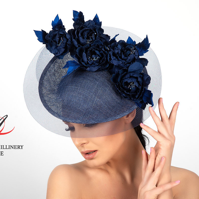 Дизайнерская шляпка для скачек с цветами Монблю, купить вечернюю шляпку в питере, необычные шляпки москва, Анна Андриенко шляпы