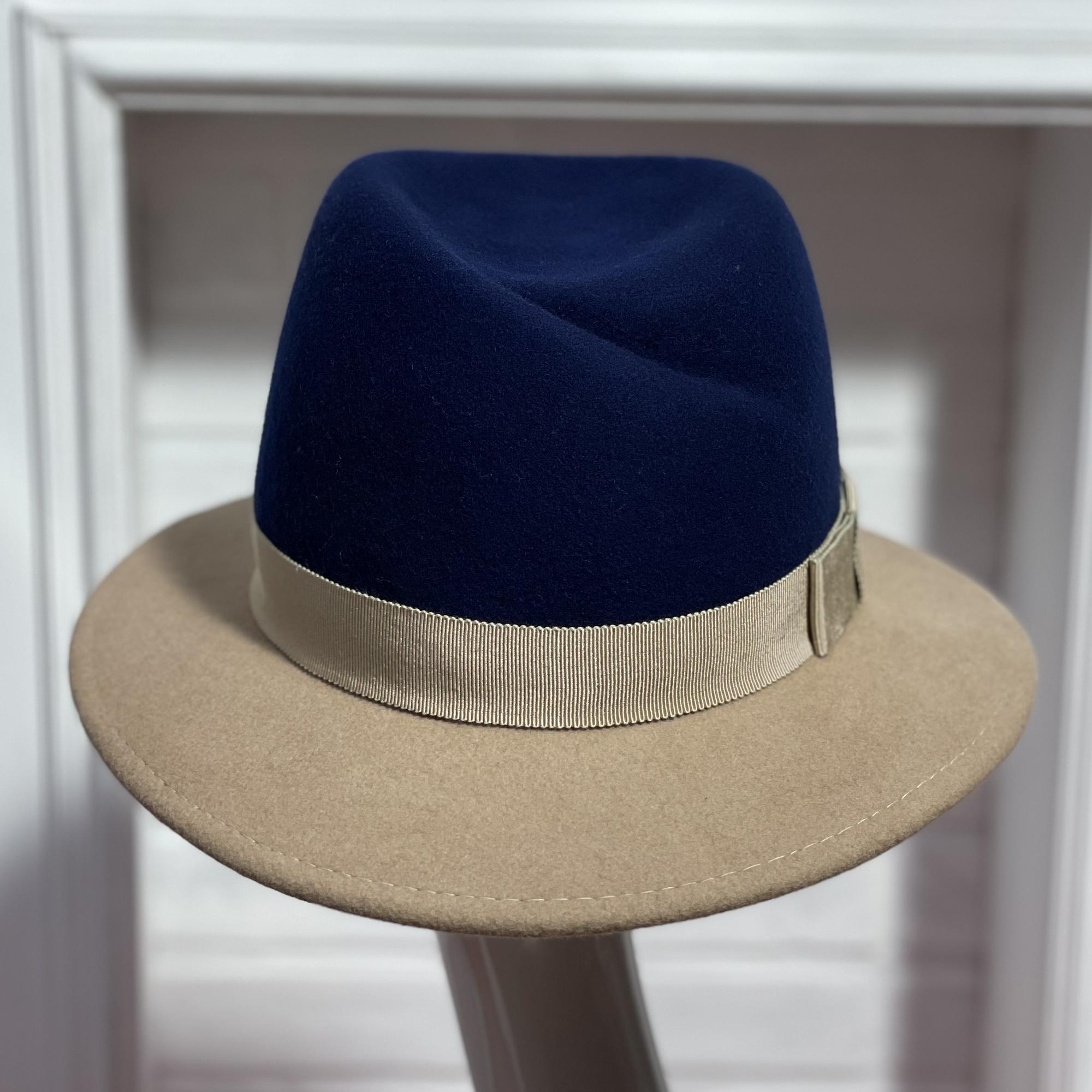 Двухцветная  фетровая шляпа темно-синий/бежевый купить в Спб, шляпки для осени купить в Москве