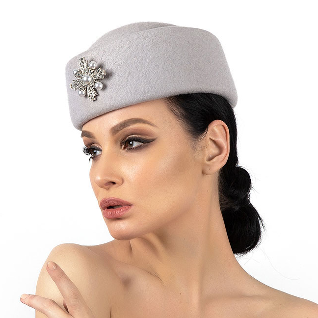 серая маленькая шляпка, шляпка таблетка из фетра, купить шляпку в Москве, купить шляпку в Питере, Анна Андриенко, фетровая шляпка