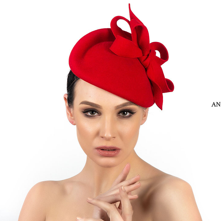Шляпка таблетка красная из фетра с бантом, дизайнерские шляпки Анна Андриенко