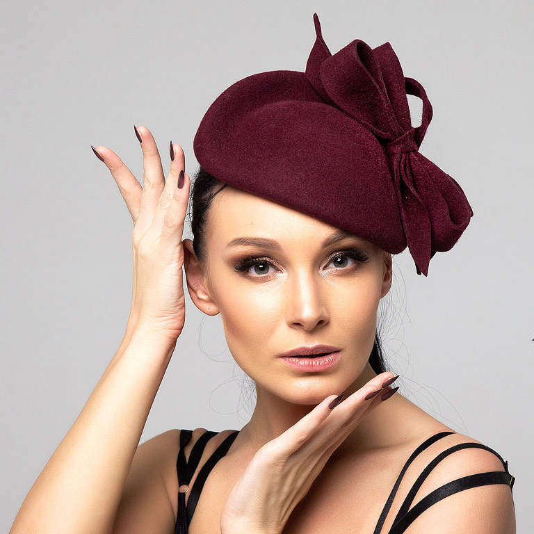 Шляпка таблетка бордовая из фетра с бантом, дизайнерские шляпки Анна Андриенко