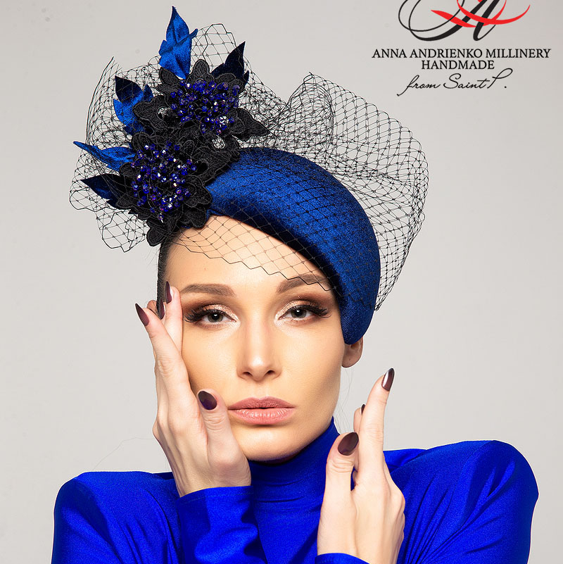 Вечерняя синяя шляпка таблетка с вуалью и цветами, шляпки для скачек Анна Андриенко