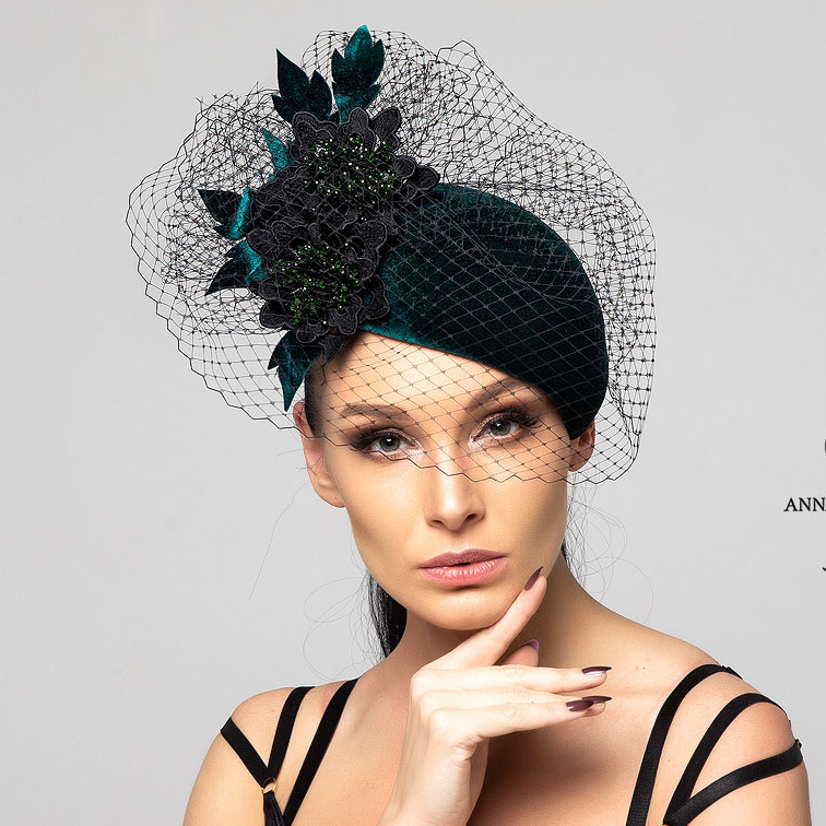 Вечерняя зеленая шляпка таблетка с вуалью и цветами, шляпки для скачек Анна Андриенко