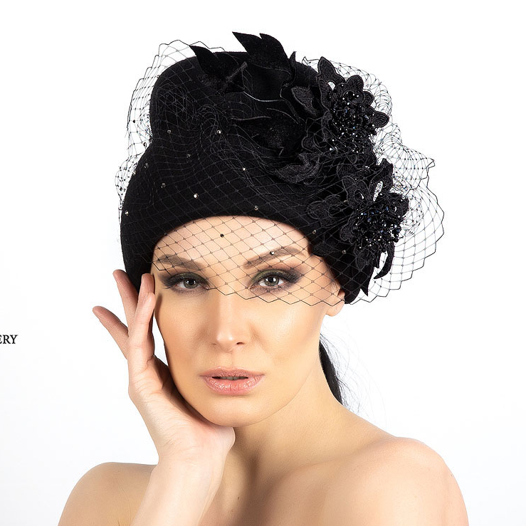 Черная женская фетровая шляпка с вуалью и цветами, купить шляпку в Москве, дизайнерские шляпы Анна Андриенко