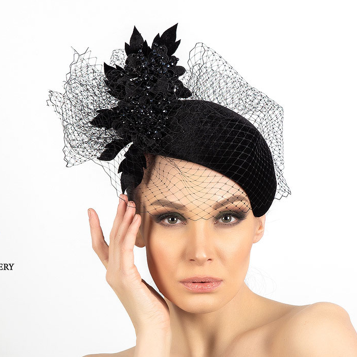 Вечерняя черная шляпка таблетка с вуалью и цветами, шляпки для скачек Анна Андриенко