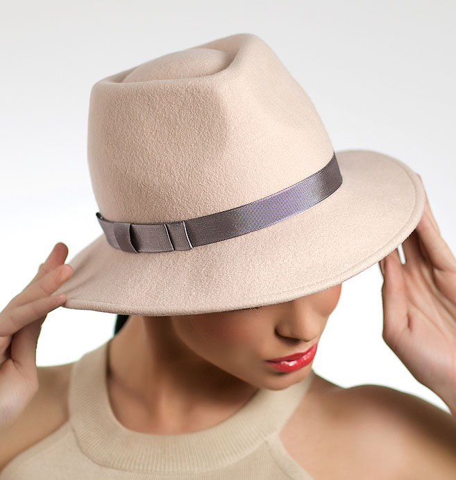 Шляпа, шляпка, стильна шляпа, головной убор, ручная работа, женский головной убор, фетр, шляпа из фетра, осеняя шляпка, зимняя шляпка, шляпка на осень, ретро шляпа, классическая шляпа, женская шляпа, трилби, шляпа трилби, федора, шляпа федора, Анна Андриенко, молочная шляпа, белая шляпа