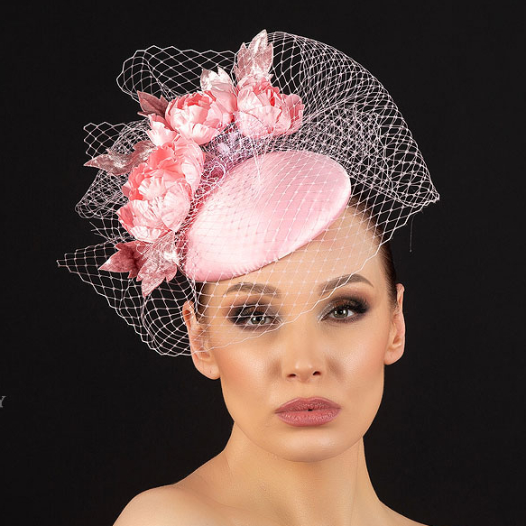 Вечерняя розовая шляпка с цветами и вуалью купить с Спб, купить шляпку для скачек в Москве