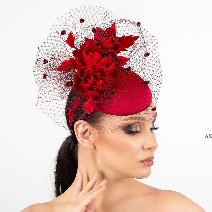 купить темно-красную шляпку с вуалью, шляпка для скачек, женские шляпки спб, дизайнерские шляпки Анна Андриенко, свадебные шляпки вуалетки, вечерние шляпки купить в москве
