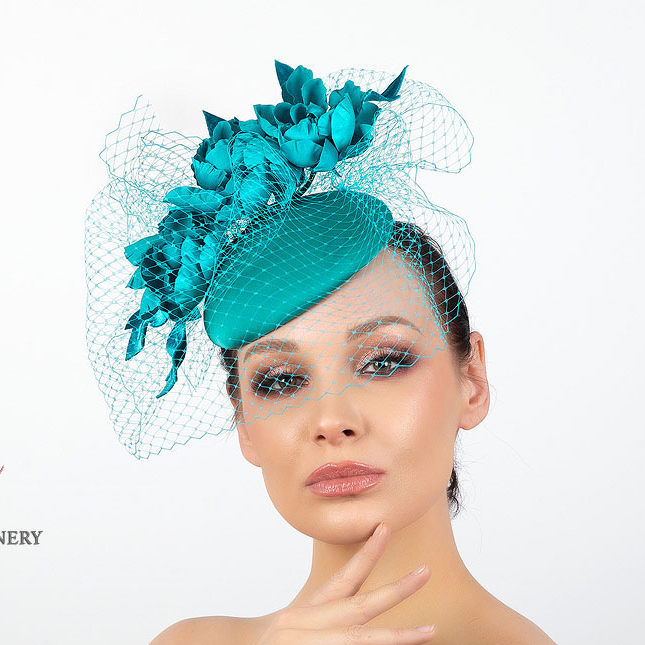 купить бирюзовую шляпку с вуалью, шляпка для скачек, женские шляпки спб, дизайнерские шляпки Анна Андриенко, свадебные шляпки вуалетки, вечерние шляпки купить в москве