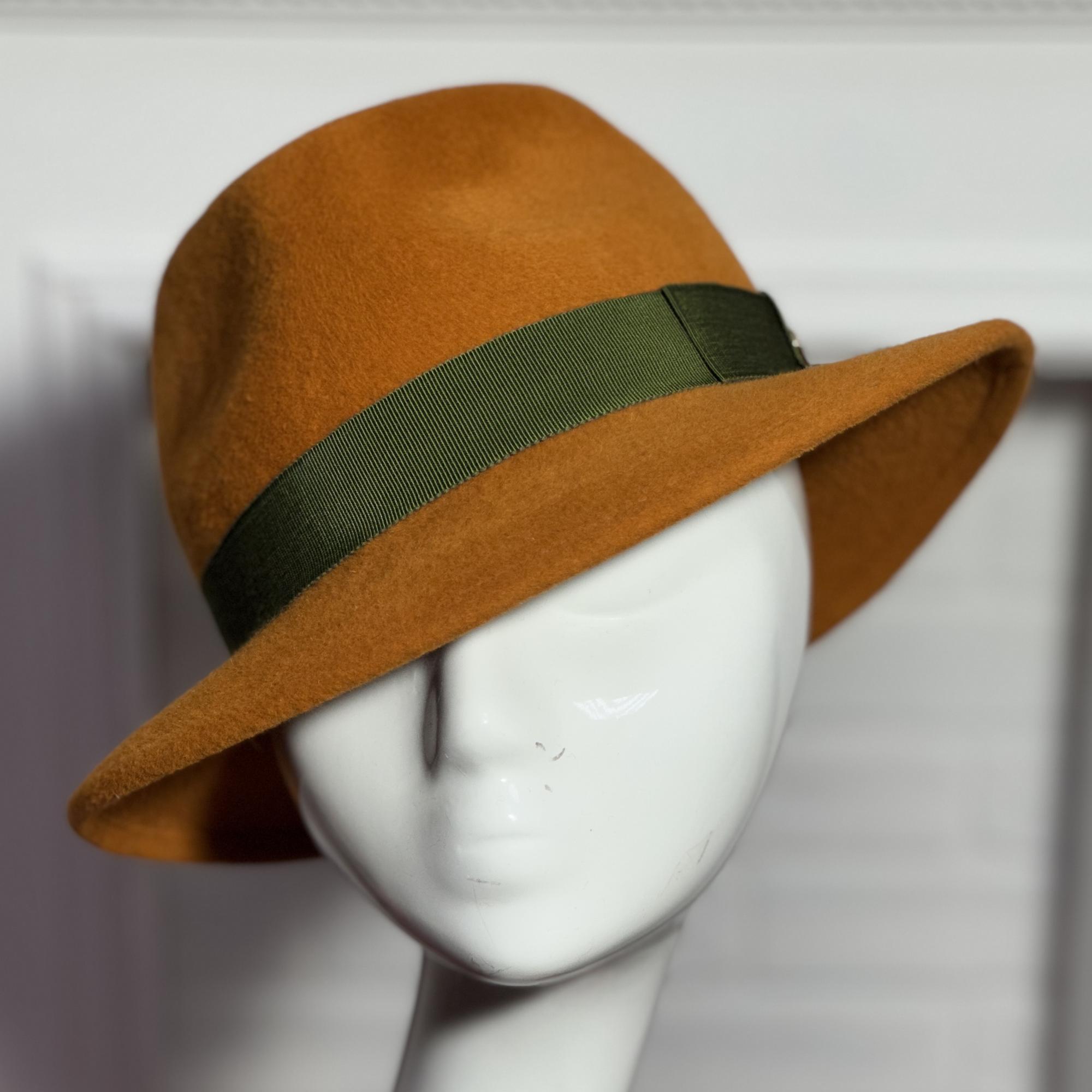 Женская шляпа из велюра рыжая с зеленой лентой, купить шляпу из велюра в Москве, купить женскую шляпку в Спб