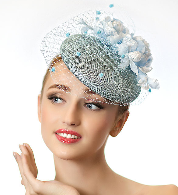 голубая шляпка, вечерняя шляпка, шляпка для праздника, шляпка для скачек, шляпка для свадьбы, шляпка для невесты, шляпка с вуалью, шляпка таблетка, купить шляпку, Анна Андриенко, дизайнерская шляпка, шляпка с цветами
