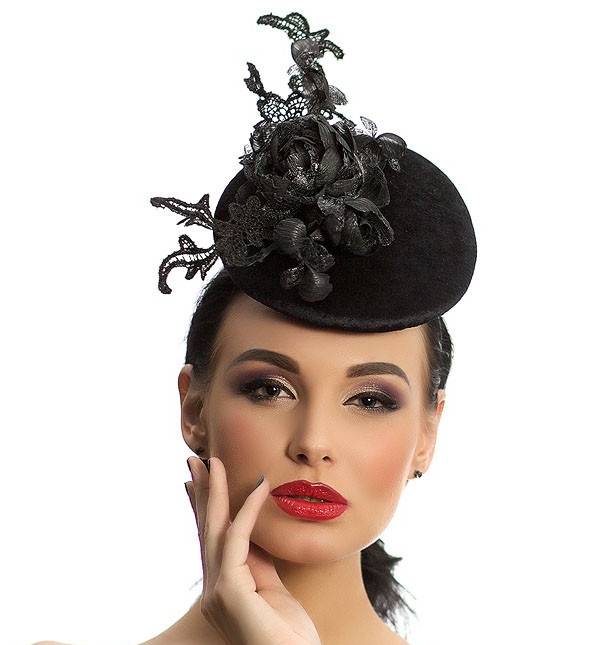 купить шляпку таблетку, купить черную шляпку, купить вечернюю шляпку, купить шляпку для скачек, купить бархатную шляпку, купить шляпку для праздника, купить шляпку для фотосессии, купить шляпку для свадьбы, шляпка для скачек, черная шляпка, женская шляпка, купить женскую шляпку, Анна Андриенко