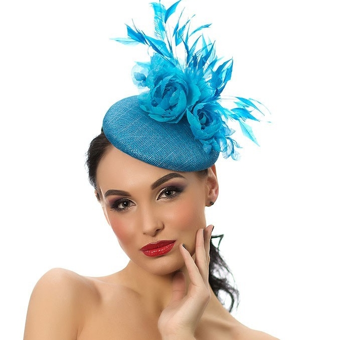 купить вечернюю шляпку, купить бирюзовую шляпку, купить шляпку из синамей, купить шляпку таблетку, купить шляпку с цветами, купить шляпку с перьями, купить шляпку для фотосессии, купить шляпку для свадьбы, купить шляпку для скачек, котельная шляпка, вечерняя шляпка, шляпка для свадьбы, шляпка для скачек, бирюзовая шляпка с цветами и перьями, купить женскую шляпку