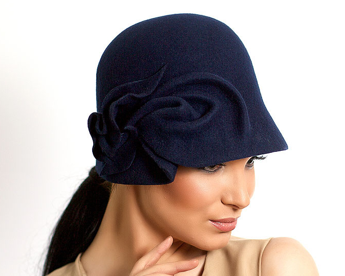 Шляпа, шляпка, стильная шляпа, головной убор, ручная работа, женский головной убор, фетр, шляпка из фетра, осенняя шляпка, зимняя шляпка, шляпка на осень, ретро шляпка, классическая шляпа, женская шляпа, клош, шляпка клош, шляпка Гетсби , серо-лиловая шляпка, синяя шляпка, темно-синяя шляпка, Анна Андриенко,