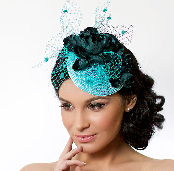 шляпка, вуалетка, вечерняя шляпка, вечерняя вуалетка, шляпка с цветами, вуалетка с цветами, ручная работа, Анна Андриенко, Цветы из шелка, розы, бирюза, бирюзовая шляпка, бирюзовая вуалетка, шляпка для скачек, вуалетка для скачек, вуалетка для праздника, Шляпка для праздника, вуалетка для фотосессии, шляпка для фотосессии