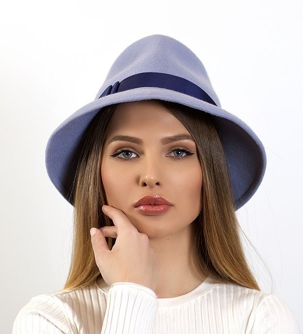 голубая фетровая шляпа, купить шляпу, шляпа с полями, классическая шляпа, женская шляпа, фетровая шляпа, шляпа из фетра, весенняя шляпа, стильная шляпа, модная шляпа, осенняя шляпа, зимняя шляпа