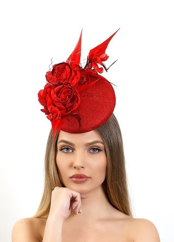купитькрасную вечернюю шляпку, купить шляпку шля скачек, женская шляпка, вечерняя шляпка, шляпка для праздника, шляпка для свадьбы, шляпка для фотосессии, шляпка для скачек, шляпка для невесты, шляпка таблетка, шляпка с вуалью, шляпка с цветами, шляпка с перьями