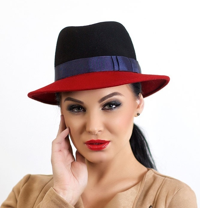 двухцветная шляпа, купить двухцветную шляпу, фетровая шляпа, бордовая шляпа, красная шляпа, черная шляпа, классическая шляпа, шляпа федора, шляпа трилби, шляпа борсалино, женская шляпа, шляпа с полями, дизайнерская шляпа, весенняя шляпа, осенняя шляпа, модная шляпа, мода 2017