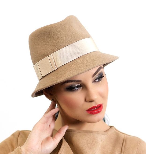 купить бежевую шляпу, шляпа федора, шляпа трилби, молодежная шляпа, женская шляпа, фетровая шляпа, шляпа из фетра, шляпа борсалино, шляпа ручной работы, дизайнерская шляпа, весенняя шляпа, модная шляпа, стильная шляпа, осенняя шляпа
