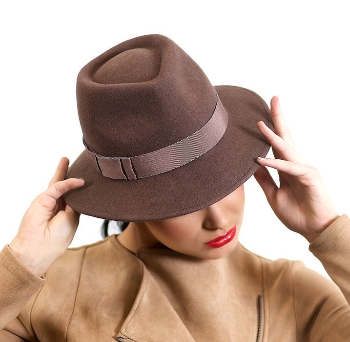 купить шляпу, купить фетровую шляпу, купить шляпу из фетра, купить женскую шляпу, купить шляпу с полями, купить бежево-серую шляпу, купить федору, купить шляпу спб, купить шляпу москва, шляпа, фетровая шляпа, шляпа из фетра, бежевая шляпа, серая шляпа, Анна Андриенко, федора, шляпа федора, женская шляпа, классическая шляпа, весенняя шляпа, осенняя шляпа, зимняя шляпа