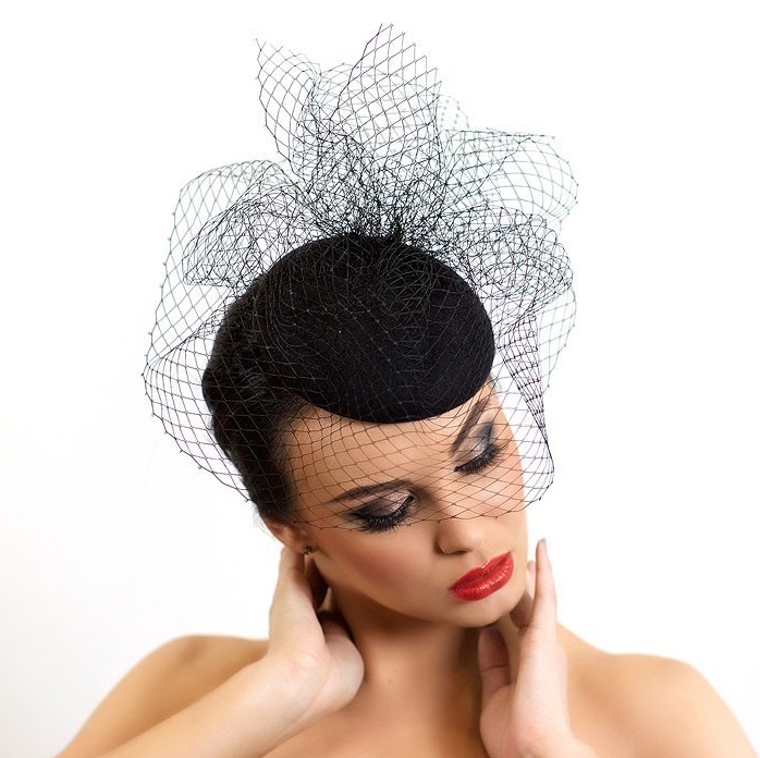 купить черную шляпку таблетку с вуалью, маленькая черная фетровая шляпка, Анна Андриенко дизайнерские шляпки, черная шляпка для скачек с вуалью