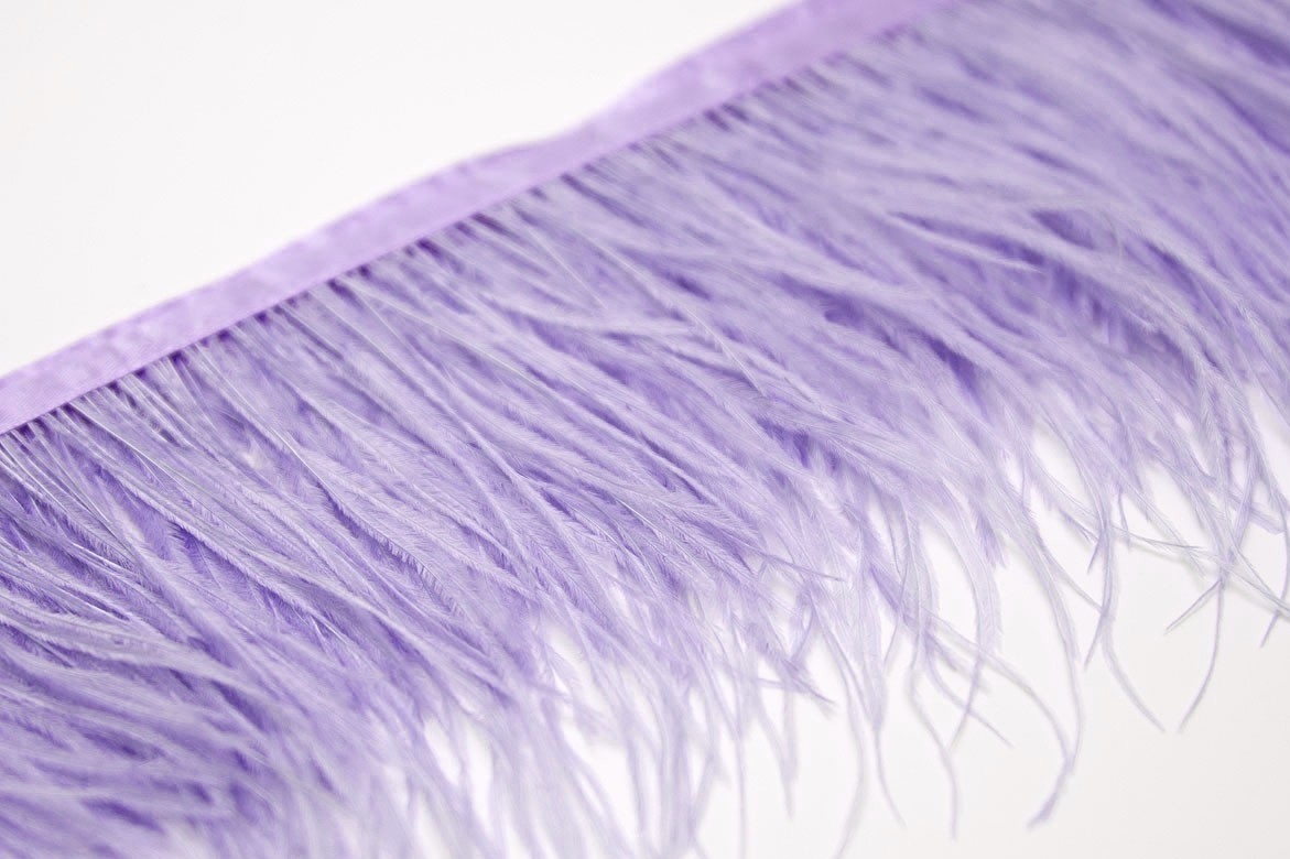 сиреневые перья, купить перья страуса на ленте спб, перья для платья, перья для юбки, перья для окантовки, купить сиреневые перья, страусиные перья, перья для декора, перья для костюма