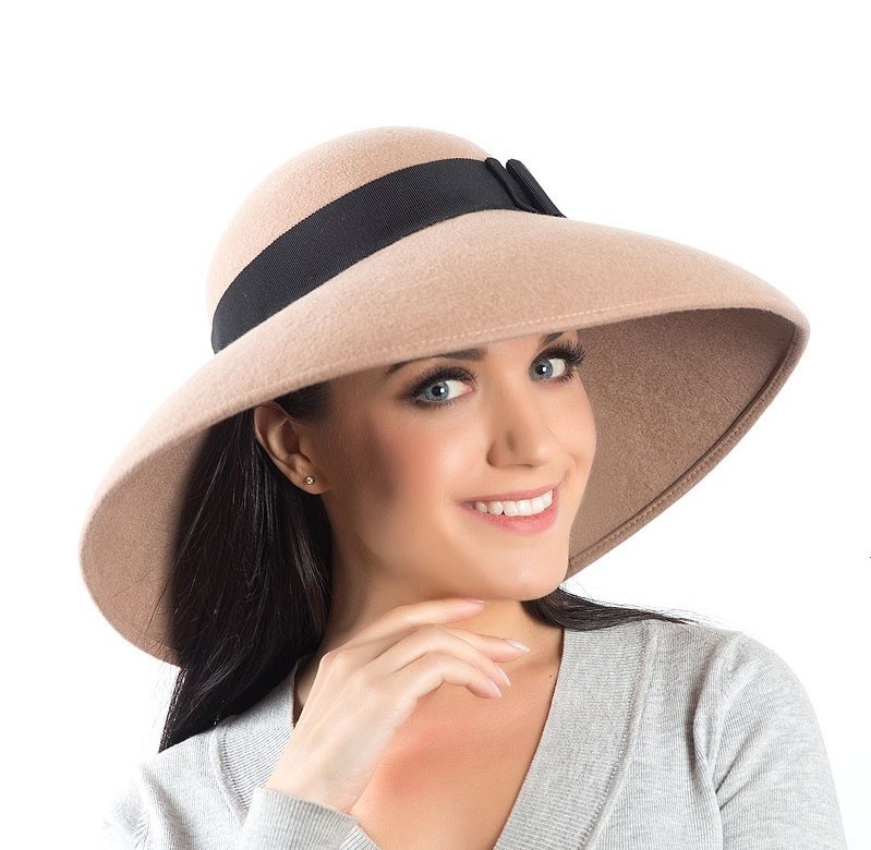 бежевый, осенняя шляпа, зимняя шляпа, весенняя шляпа, шляпа с большими полями, элегантная шляпа, дизайнерская шляпа, Анна Андриенко, шляпа как у Одри Хепберн, купить бежевую шляпу в Москве, купить шляпу Спб