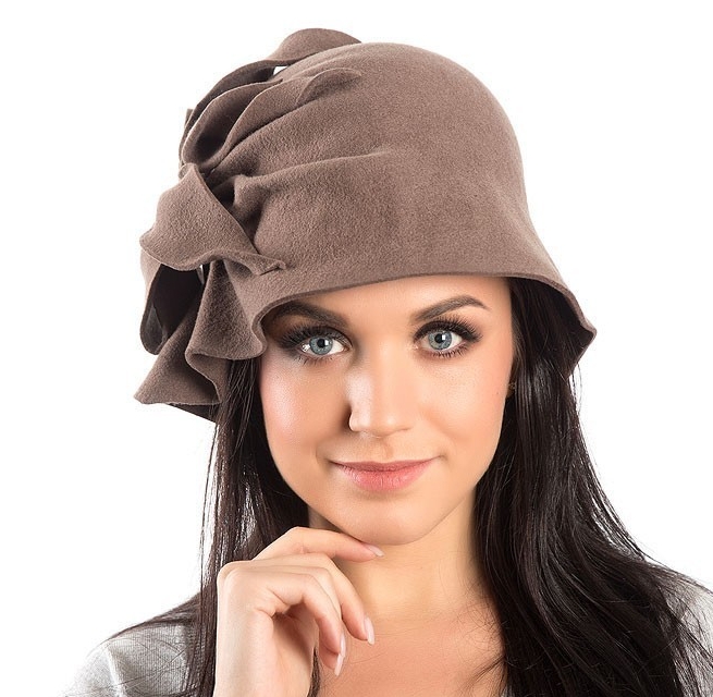 коричневая шляпка клош, ретро стиль, зимняя шляпка, клош, стильная шляпка, купить шляпку клош, дизайнерская шляпка,, весенняя шляпка, необычная шляпка, осенняя шляпка, бежевая шляпка, купить женскую шляпку спб, стиль гетсби, купить шляпку колокольчик в москве, купить фетровую шляпку, Анна Андриенко