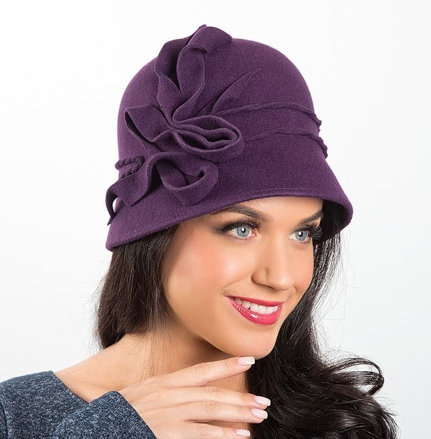 купить баклажановую шляпку клош из фетра, купить шляпку в стиле 20-х годов, купит шляпку колокольчик, купить женскую шляпку, купить осеннюю шляпку, купить зимнюю шляпку, купить весеннюю шляпку, купить дизайнерскую шляпку в Питере, купить женскую шляпку в Москве, Анна Андриенко