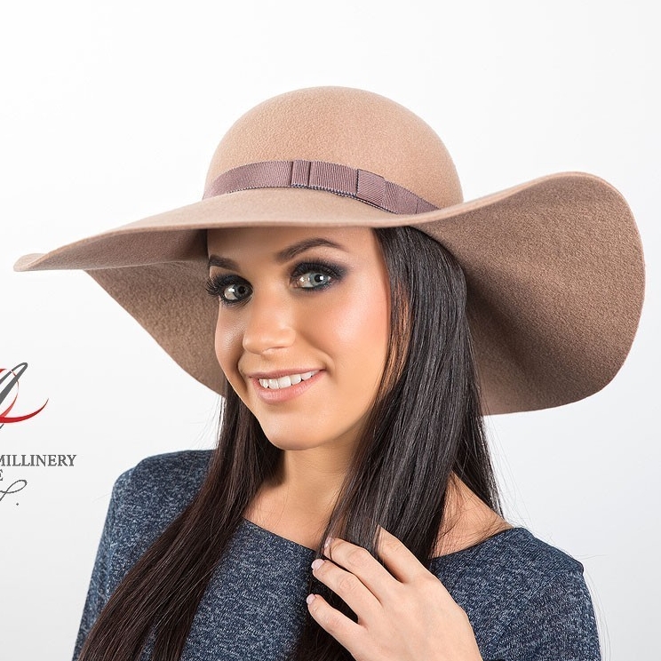 купить бежевую шляпу с большими полями, осенняя шляпа, зимняя шляпа, весенняя шляпа, шляпа с большими полями, элегантная шляпа, дизайнерская шляпа, Анна Андриенко, шляпа как у Одри Хепберн, купить бежевую шляпу в Москве, купить шляпу Спб, флоппи, купить шляпу с мягкими полями