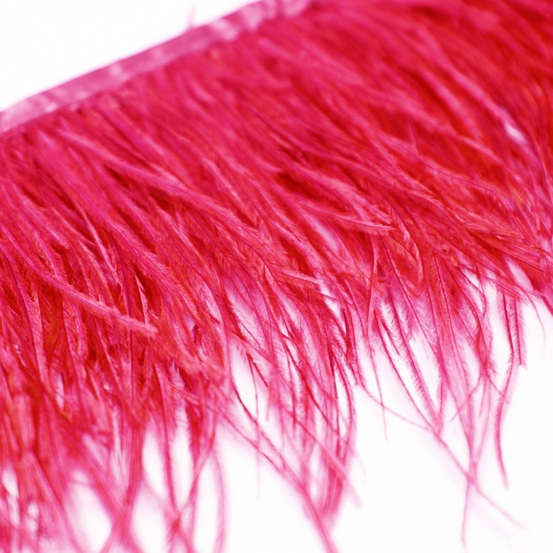 ярко-розовые перья, купить перья страуса на ленте спб, перья для платья, перья для юбки, перья для окантовки, купить ярко-розовые перья, страусиные перья, перья для декора, перья для костюма